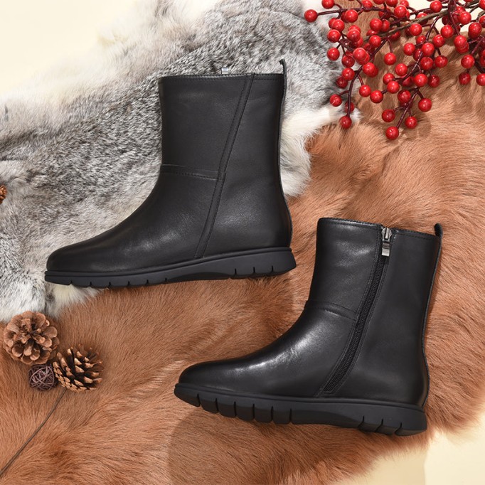 Women Retro Leather Soft Mid Calf Boots for Cold Winter Short Plush Lining Black