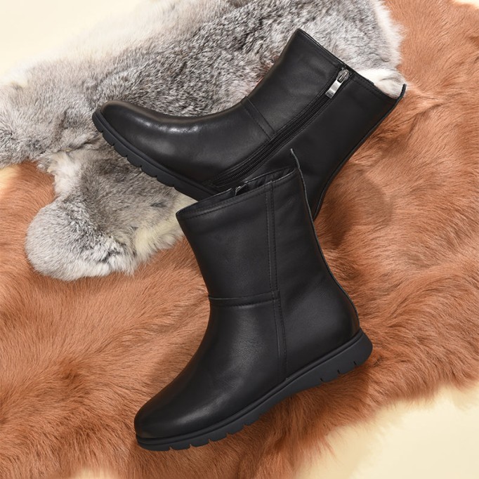 Women Retro Leather Soft Mid Calf Boots for Cold Winter Short Plush Lining Black
