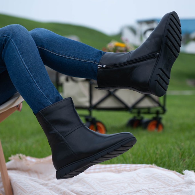 Women Retro Leather Soft Mid Calf Boots for Cold Winter Short Plush Lining Black