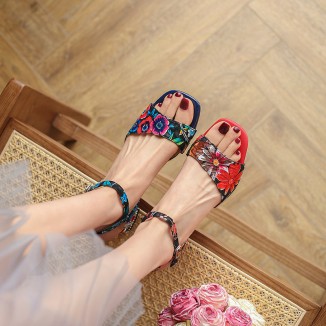 Block Heel Leather sandal in Blue/Red