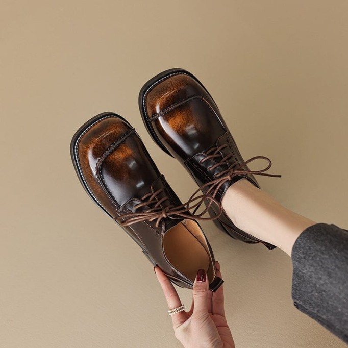 Leather Derby Shoes for Women Round Toe Lace Up Oxford Shoes in Black/Brown