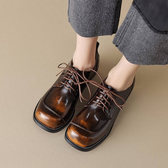 Leather Derby Shoes for Women Round Toe Lace Up Oxford Shoes in Black/Brown