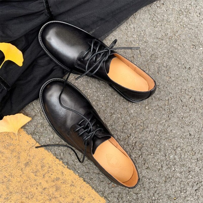 Lace Up Leather Derby Shoes for Women Round Toe Soft Oxford Shoes in Black/Brown