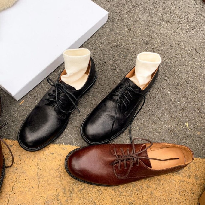 Lace Up Leather Derby Shoes for Women Round Toe Soft Oxford Shoes in Black/Brown