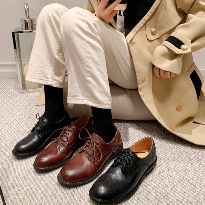 Lace Up Leather Derby Shoes for Women Round Toe Soft Oxford Shoes in Black/Brown