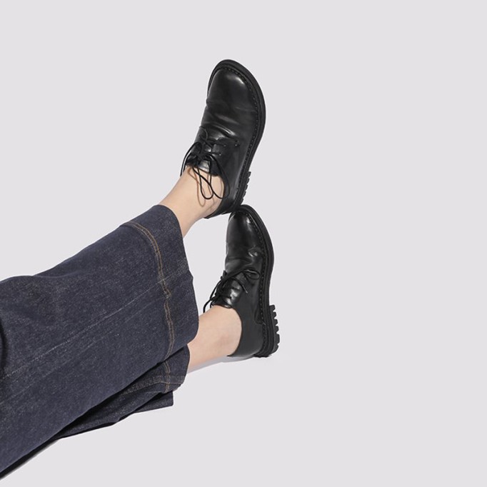 Goodyear Horse Leather Derby Shoes For Women Lace Up Oxfords Leather Sole in White/Black