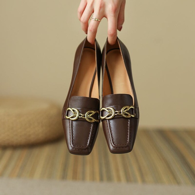 Womens Handmade Retro Square-Toe Blok-Heel Loafers Chain-Link Detail in Black/Brown