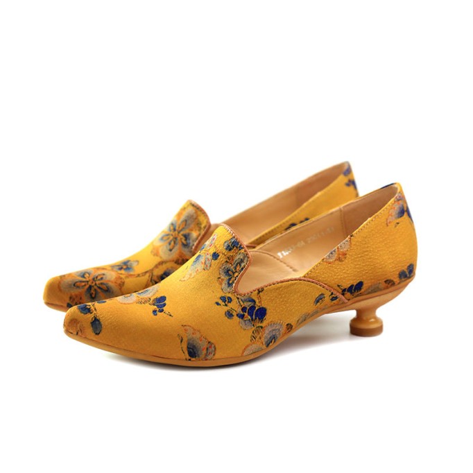 New Arrival Handmade Leather Pumps Kitten Heels Pointed Toe Retro Printing Style in Blue/Yellow