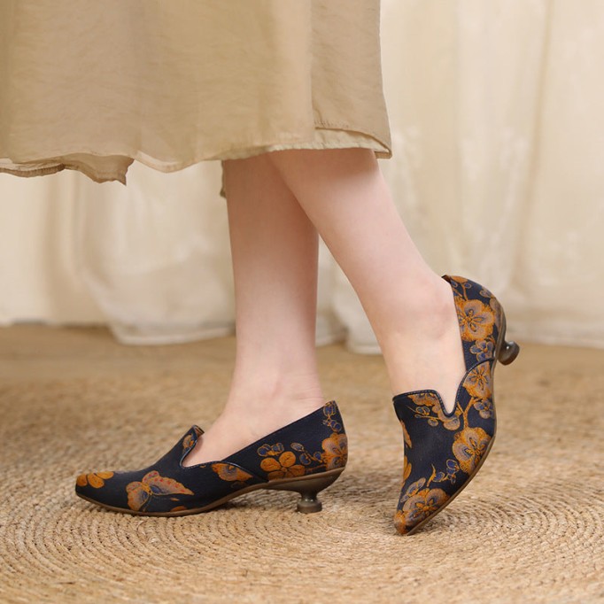 New Arrival Handmade Leather Pumps Kitten Heels Pointed Toe Retro Printing Style in Blue/Yellow