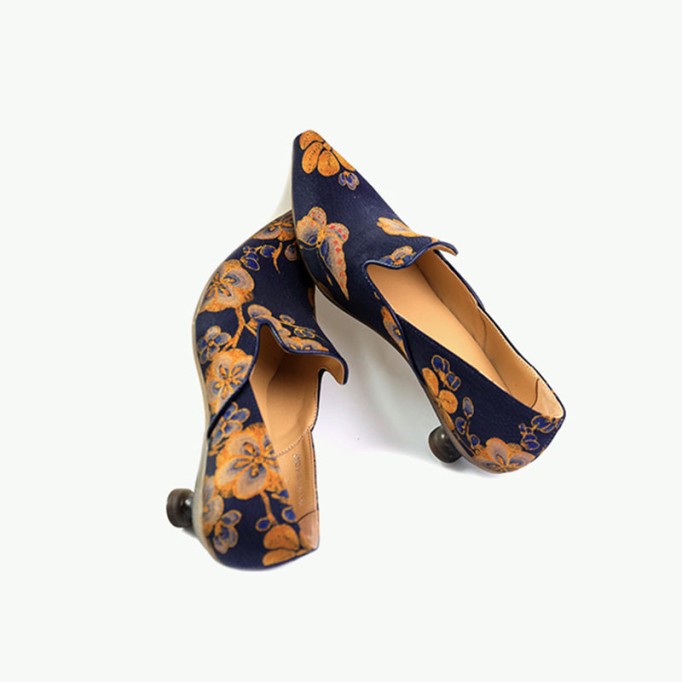 New Arrival Handmade Leather Pumps Kitten Heels Pointed Toe Retro Printing Style in Blue/Yellow