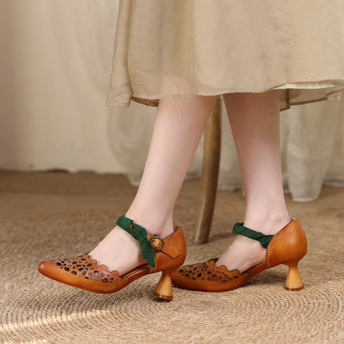 Women'S Leather Pumps Sandals Classic Round Toe Kitten Heels Shoes in White/Camel