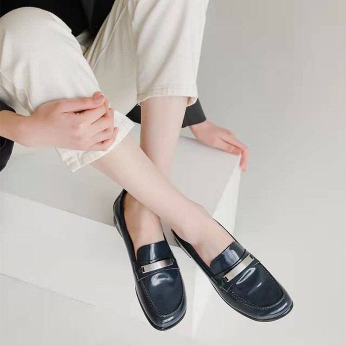 Retro Soft Leather Penny Loafers for Women Square Toe in Blue/Black/Camel