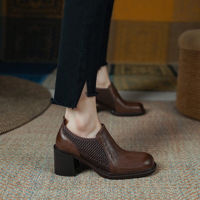 Womens Handmade Retro Round Toe Block Heel Pumps in Black/Coffee