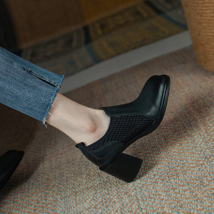 Womens Handmade Retro Round Toe Block Heel Pumps in Black/Coffee