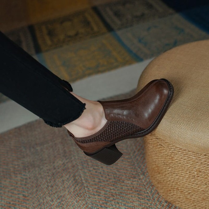 Womens Handmade Retro Round Toe Block Heel Pumps in Black/Coffee