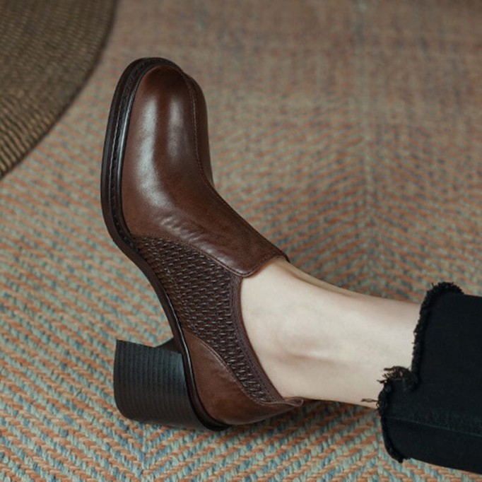 Womens Handmade Retro Round Toe Block Heel Pumps in Black/Coffee