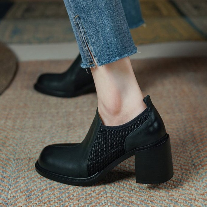 Womens Handmade Retro Round Toe Block Heel Pumps in Black/Coffee