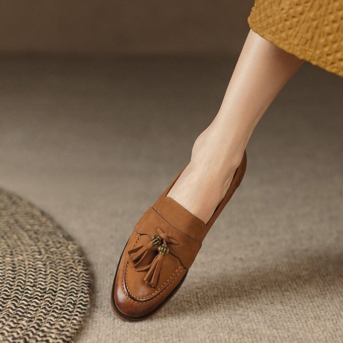 Retro Leather Tassels Loafers for Women Round Toe in Brown/Green