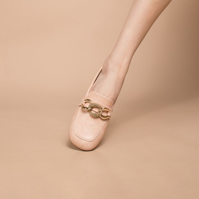 Retro Chain buckle-Detailed Leather Loafer Mules for Women Backless Loafers in Pink/Grey