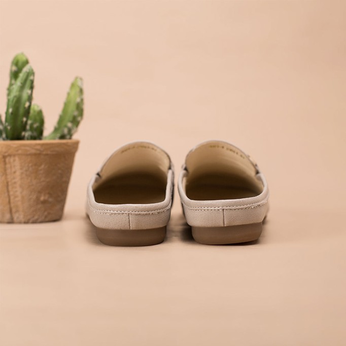 Retro Chain buckle-Detailed Leather Loafer Mules for Women Backless Loafers in Pink/Grey