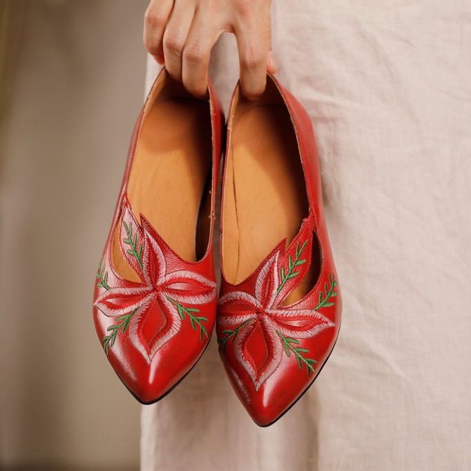 Retro Style Embroidery Pointed-Toe Pumps For Women Chunky Heel Designer Shoes Red/Camel