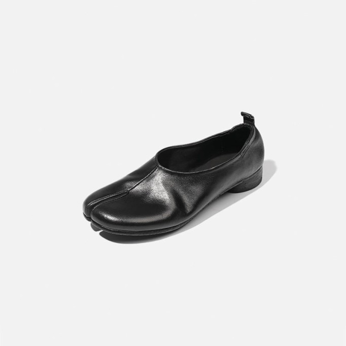 Goodyear Horse Leather Flats Split Toe For Women Leather Sole in Brown/Black