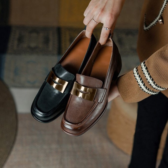 Women's Handmade Retro Square-Toe Block-Heel Loafers in Black/Coffee