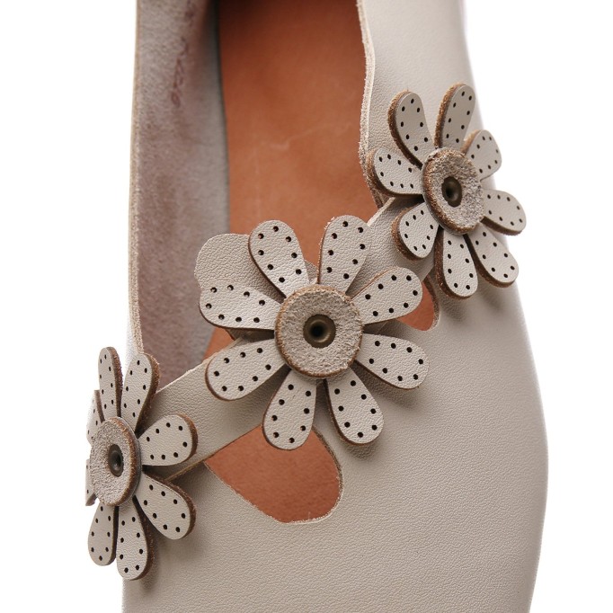Designer Shoes Genuine Leather Sweet Flowers Slip-on For Women Handmade Flats Brown/Off white