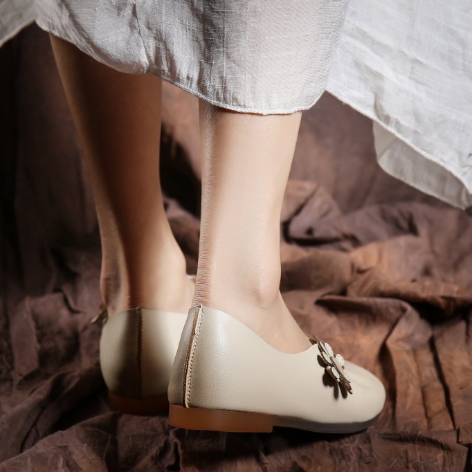 Designer Shoes Genuine Leather Sweet Flowers Slip-on For Women Handmade Flats Brown/Off white