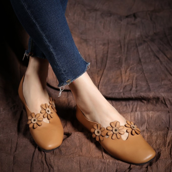 Designer Shoes Genuine Leather Sweet Flowers Slip-on For Women Handmade Flats Brown/Off white