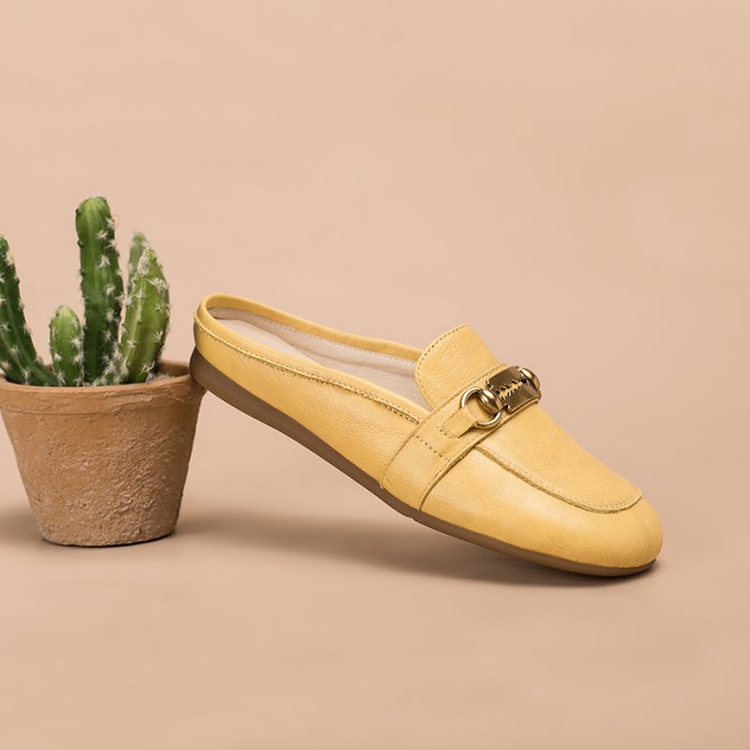 Retro Chain buckle-Detailed Leather Loafer Mules for Women Backless Loafers in White/Deep Apricot/Yellow
