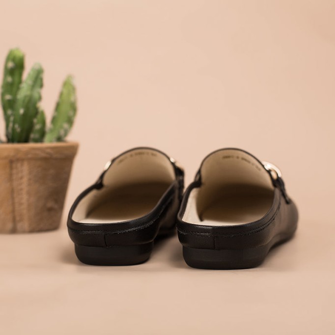 Retro Chain buckle-Detailed Leather Loafer Mules for Women Backless Loafers in Black/White