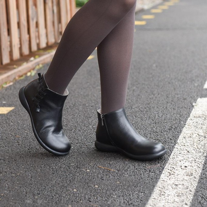 Women Retro Leather Short Boots for Winter Round Toe Ankle Boots Black/Blue