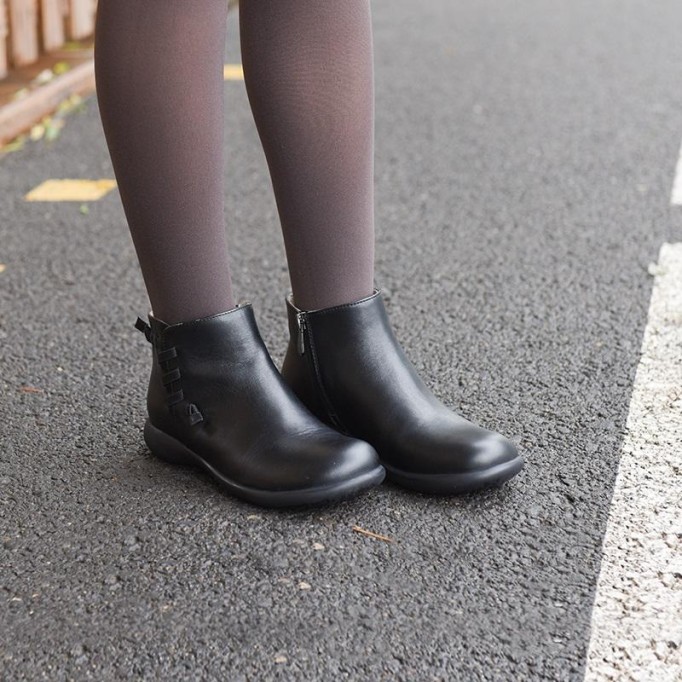 Women Retro Leather Short Boots for Winter Round Toe Ankle Boots Black/Blue