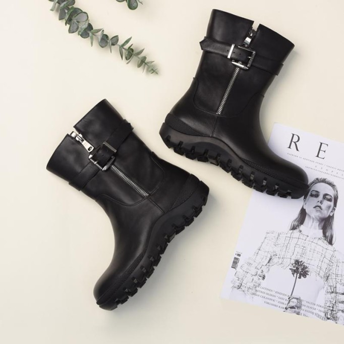 Womens Retro Leather Short Boots for Cold Winter Black Short plush