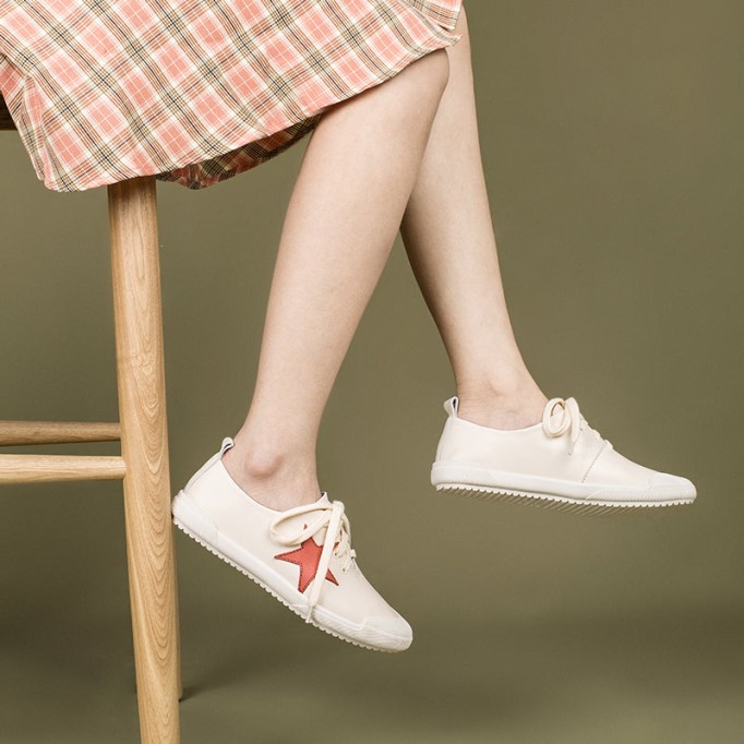 Handmade Soft Leather white shoes for women Lace up Sneakers Designer Shoes Red/Green