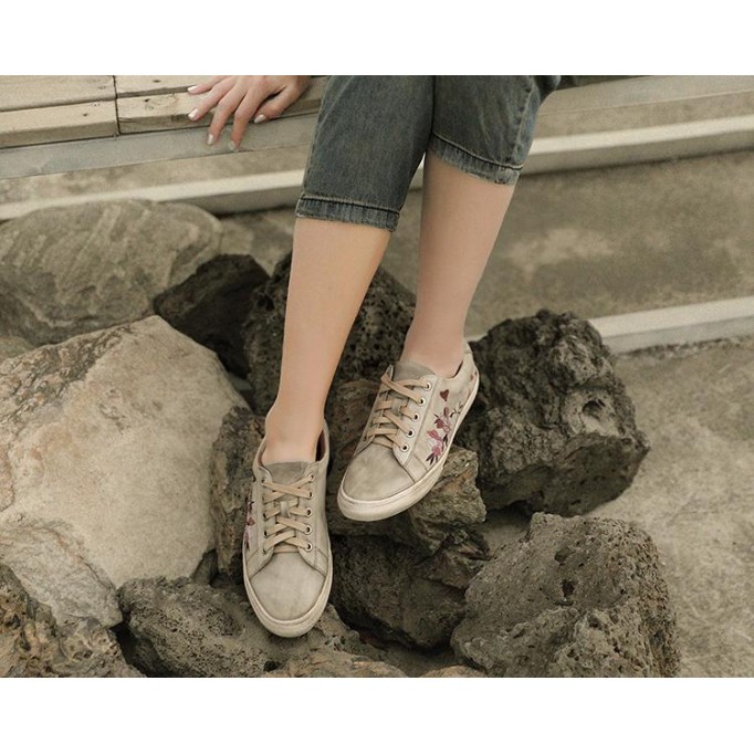 Handmade Women’S Low Top Fashion Leather Lace Up Sneakers Flower Embroidery Gray