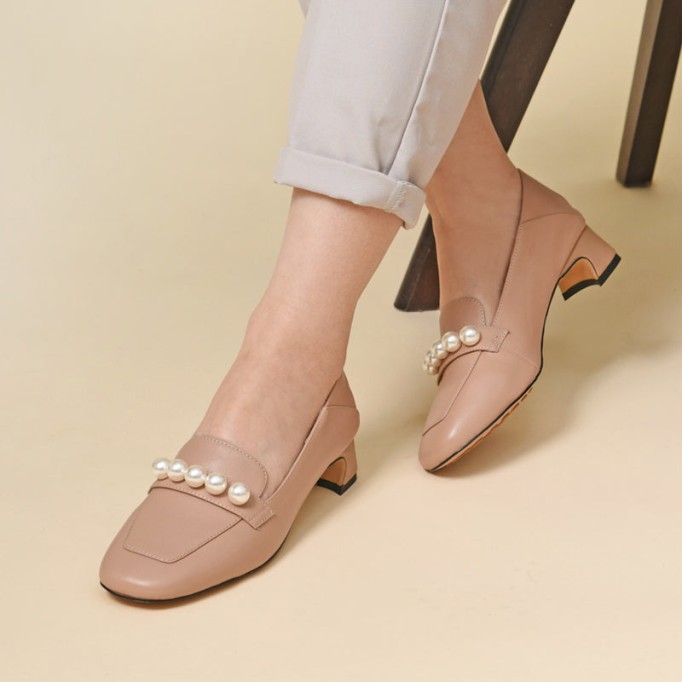 Pearls-Detailed Leather Loafers for Women Black/Bean Paste