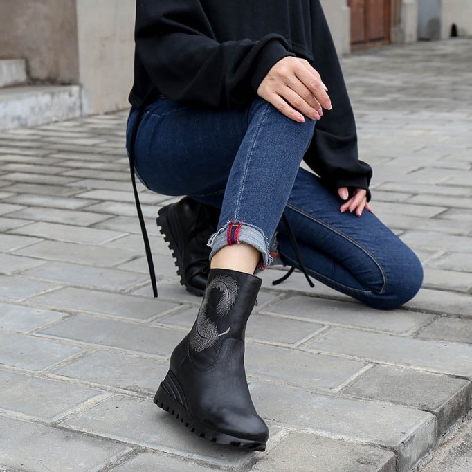 Retro Boots For Women Leather Platform Boots Hand Knitted Feather Decoration Coffee/Black