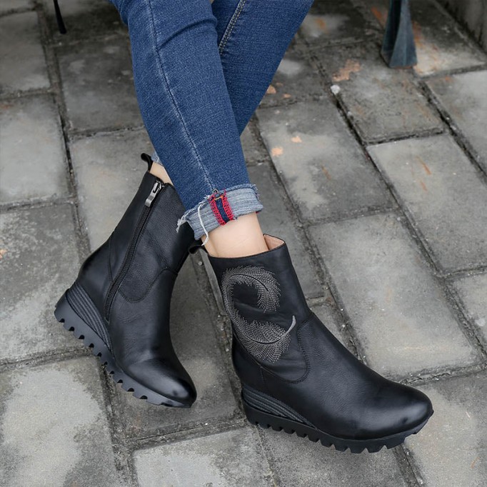 Retro Boots For Women Leather Platform Boots Hand Knitted Feather Decoration Coffee/Black