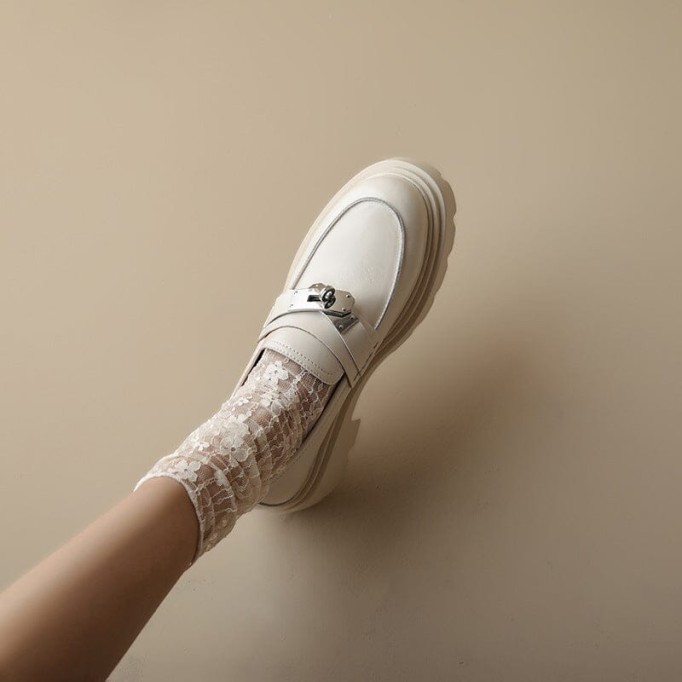 Chunky Loafers Women Smooth Genuine Leather Platform Shoes Round Toe Metal Chain Details